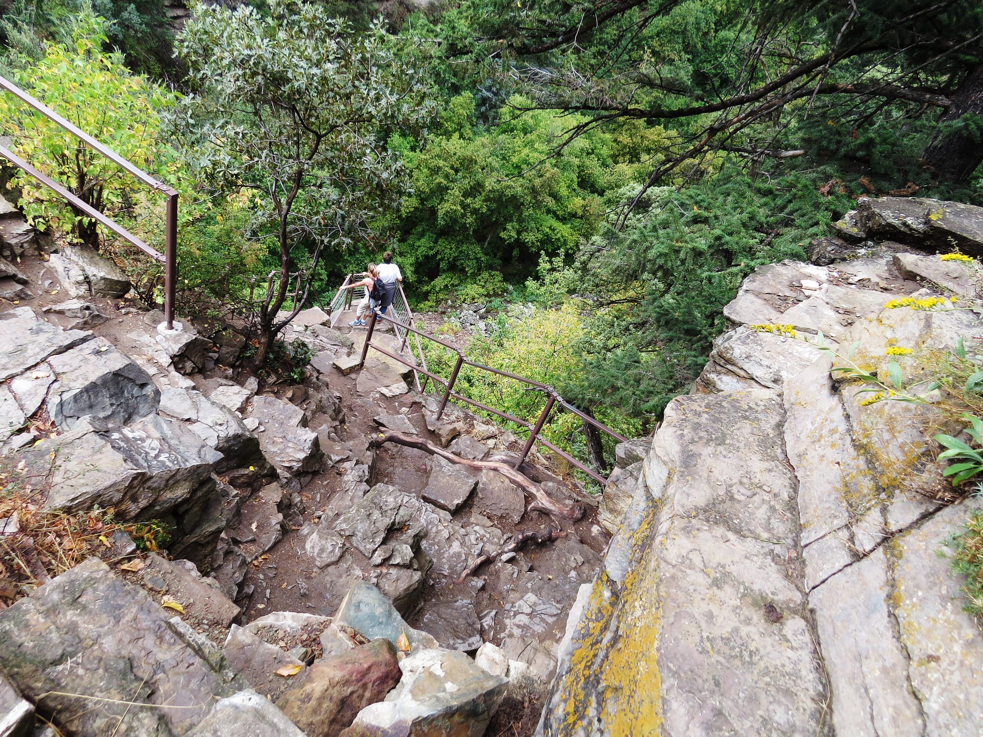 Hanging Lake Trail – Rotsachtig pad stijl omhoog.
